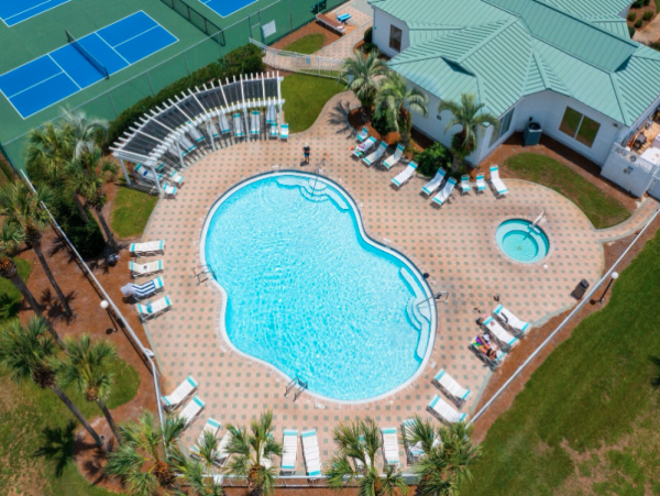 Luxurious Coastal Retreat in Miramar Beach - 7-Bedroom Home Near Beach